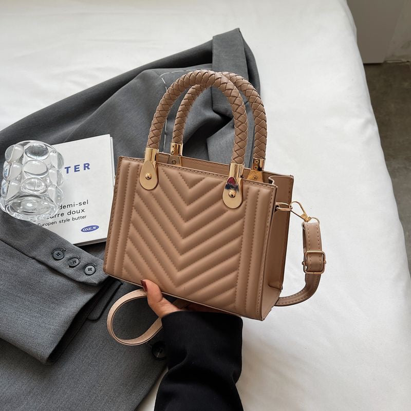 ✨ Luxe V-Quilted Handbag – Elegant & Versatile Designer Tote ✨