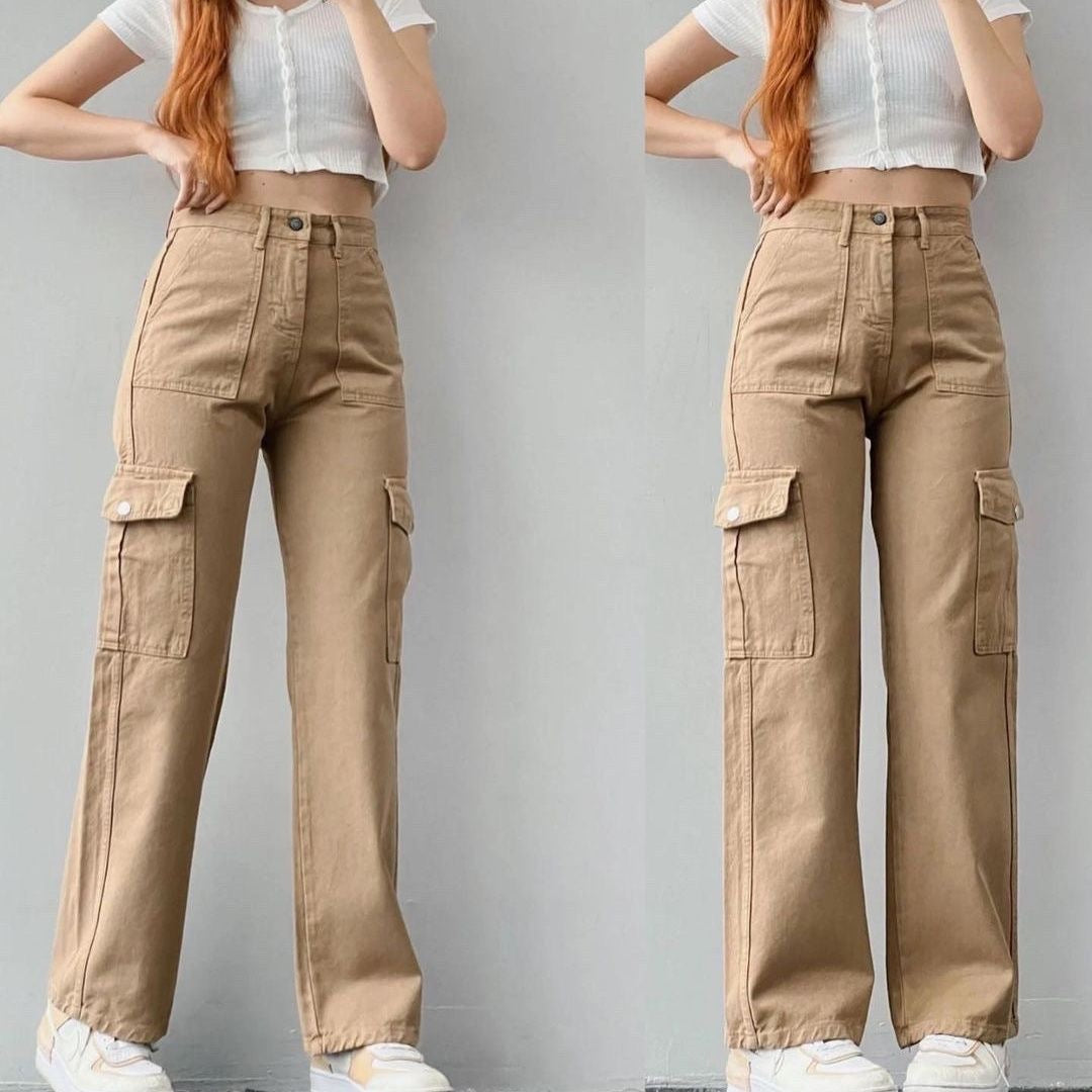 Wide-Leg Cargo Pants 🖤