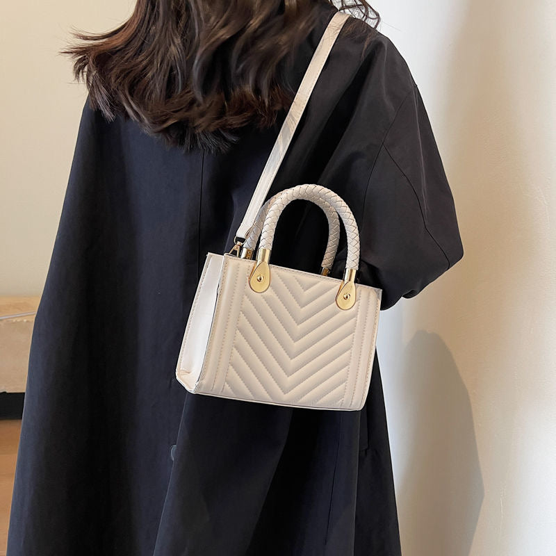 ✨ Luxe V-Quilted Handbag – Elegant & Versatile Designer Tote ✨