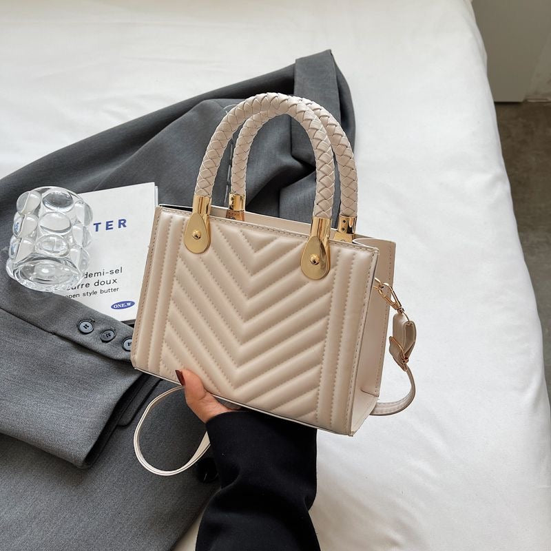 ✨ Luxe V-Quilted Handbag – Elegant & Versatile Designer Tote ✨