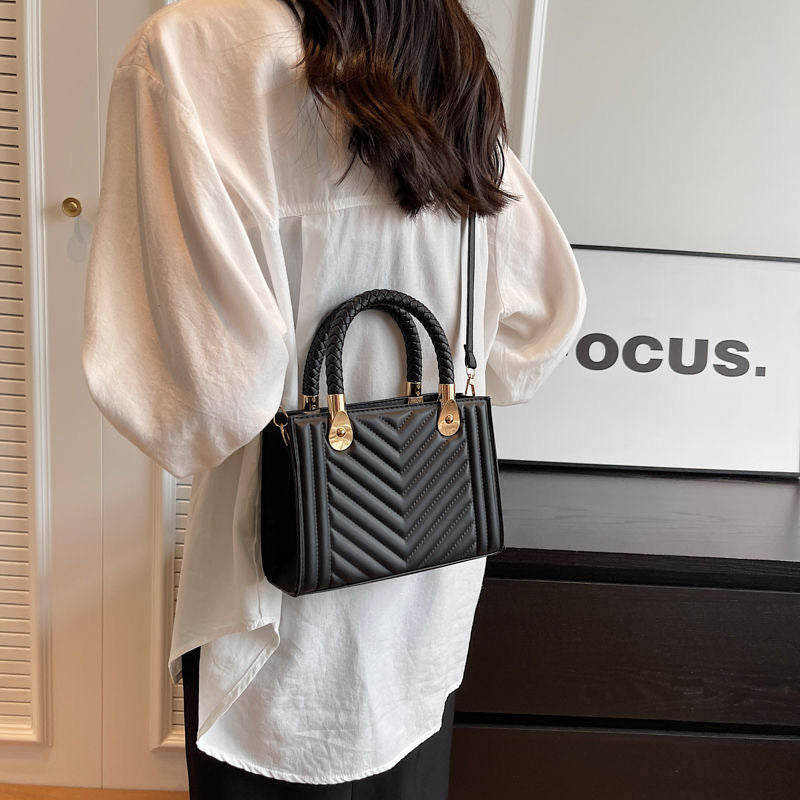 ✨ Luxe V-Quilted Handbag – Elegant & Versatile Designer Tote ✨